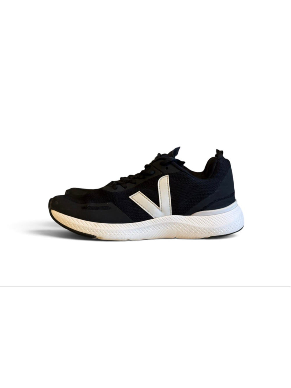VEJA Womens Running Shoes Black White Sneakers Size EU 38 US 7 Made Brazil